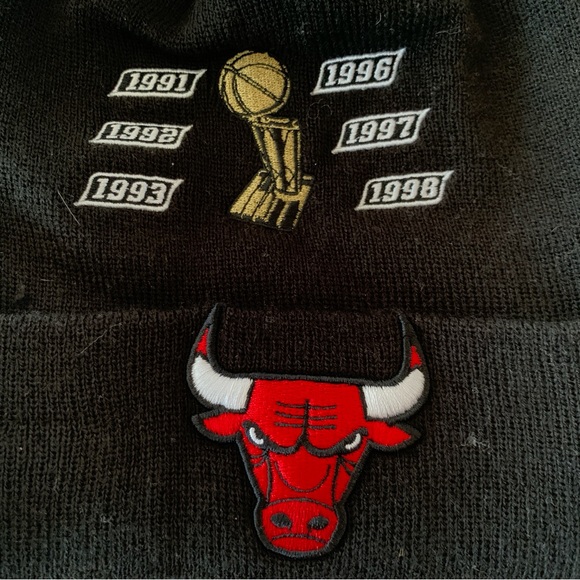 NBA Chicago Bulls Six-Time NBA Finals World Champions knit beanie - Picture 9 of 9